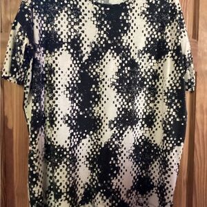 LuLaRoe Irma tunic in fun black and white design